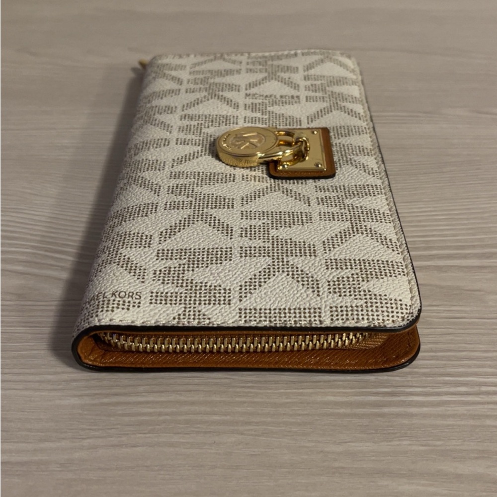 Michael Kors Hamilton Signature Continental Wallet